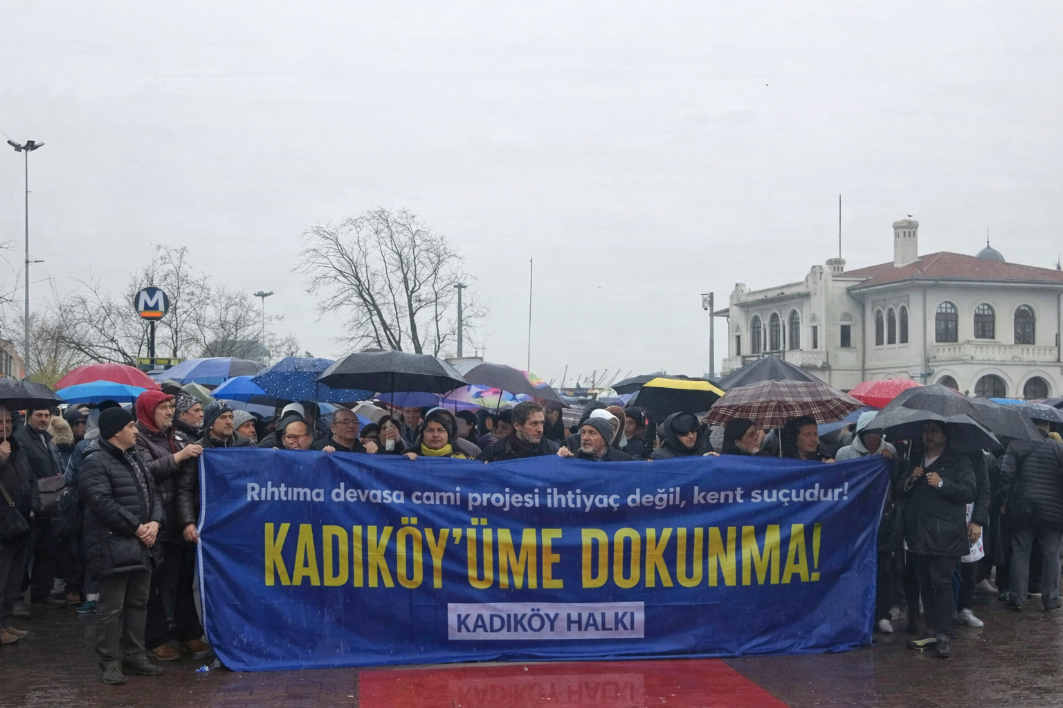 KADIKÖY MEYDANDA PROTESTO DÜZENLENDİ
