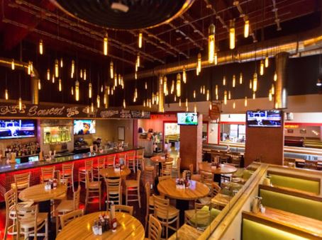 Restaurant Sparks Discussion After Sharing Message About Ongoing Staffing Challenges