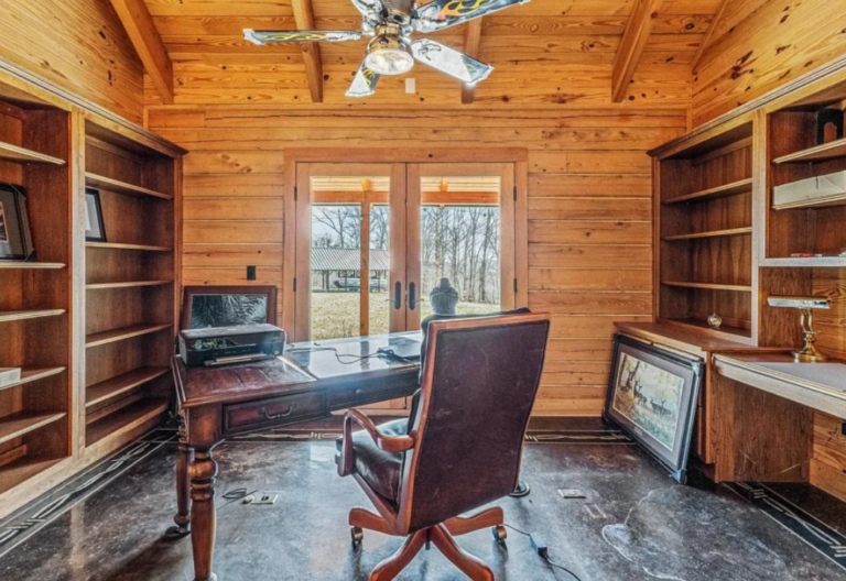 Well-Maintained 3-Bedroom Home Offering Comfortable Living and Convenient Features