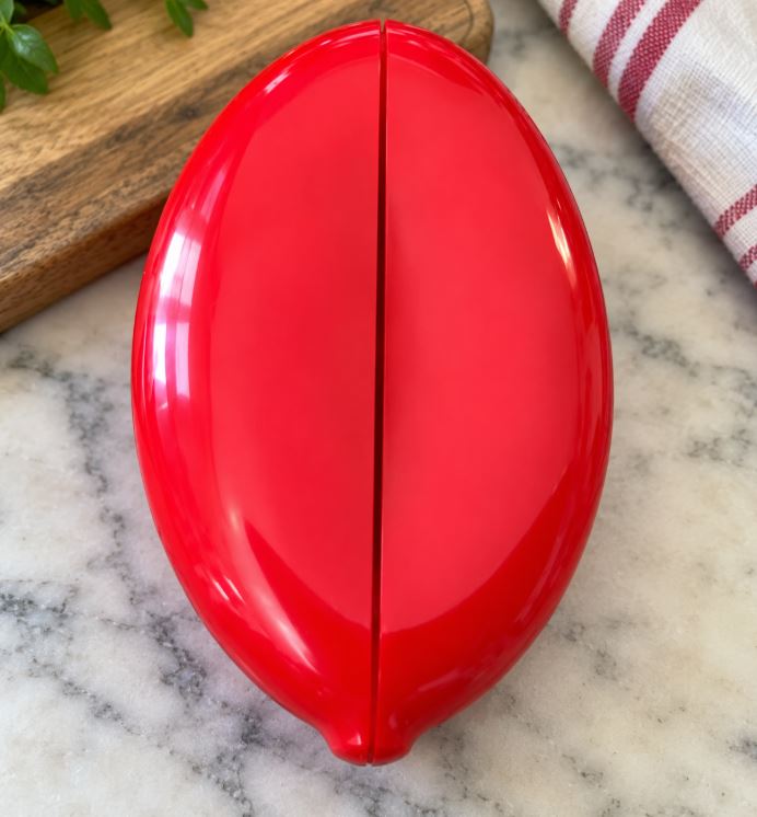 The Classic Squeeze Coin Purse: A Small Accessory With a Clever Design